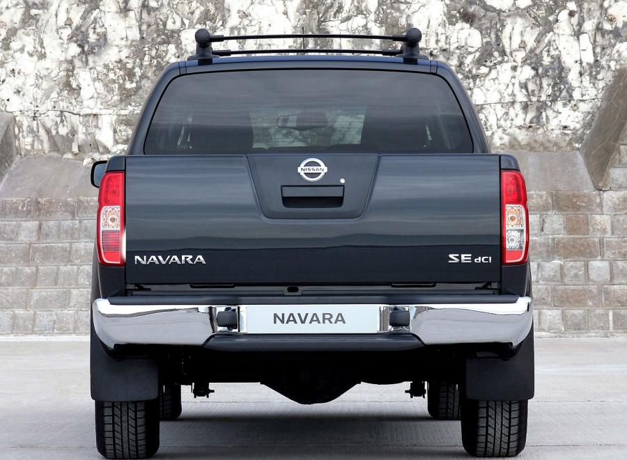  Nissan Navara Double Cab 2005 года  (фото 5 из 10)